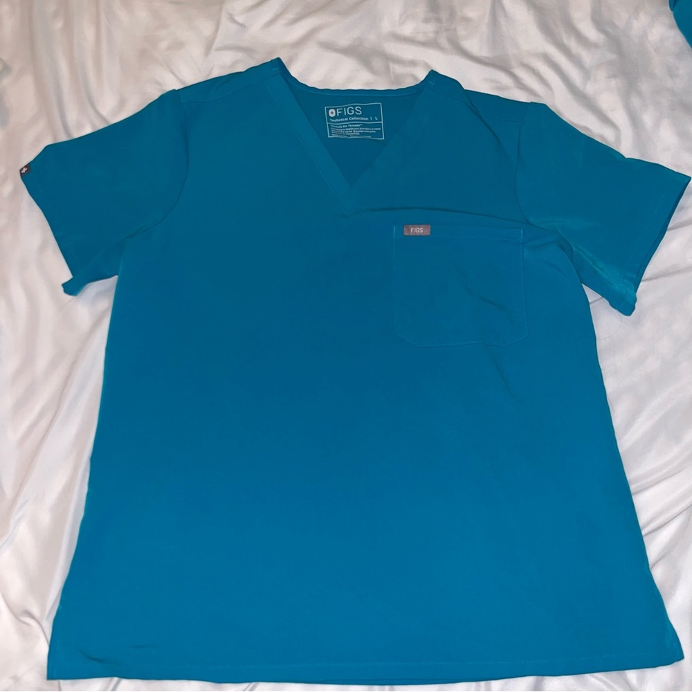 Figs scrub top